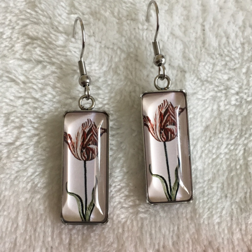 Spring Tulips Handcrafted Pierced Fashion Earrings NWT Glass Cabashon 2”